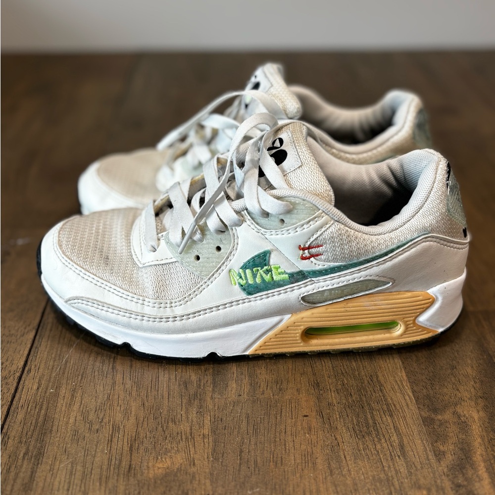 Women’s Nike AirMax 90s